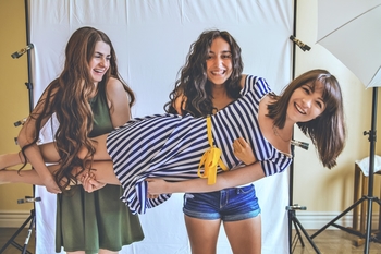 דרושות שחקניות ומפעילות חדשות עם כישרון ויכולות משחק לעבודה באזור המרכז והשרון